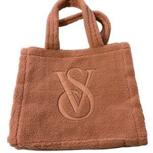 Victoria's Secret Cozy Plush Sherpa Tote Bag. Cozy bag and very cute 🔥🔥🔥